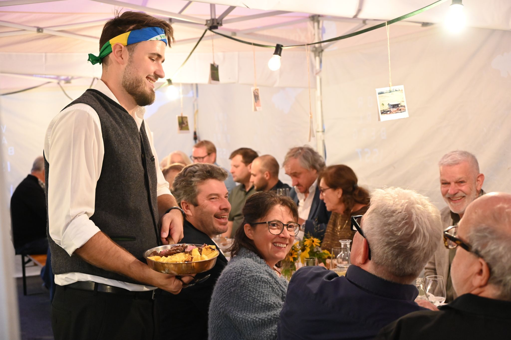 „Rosis Hinterhof Churrasco“