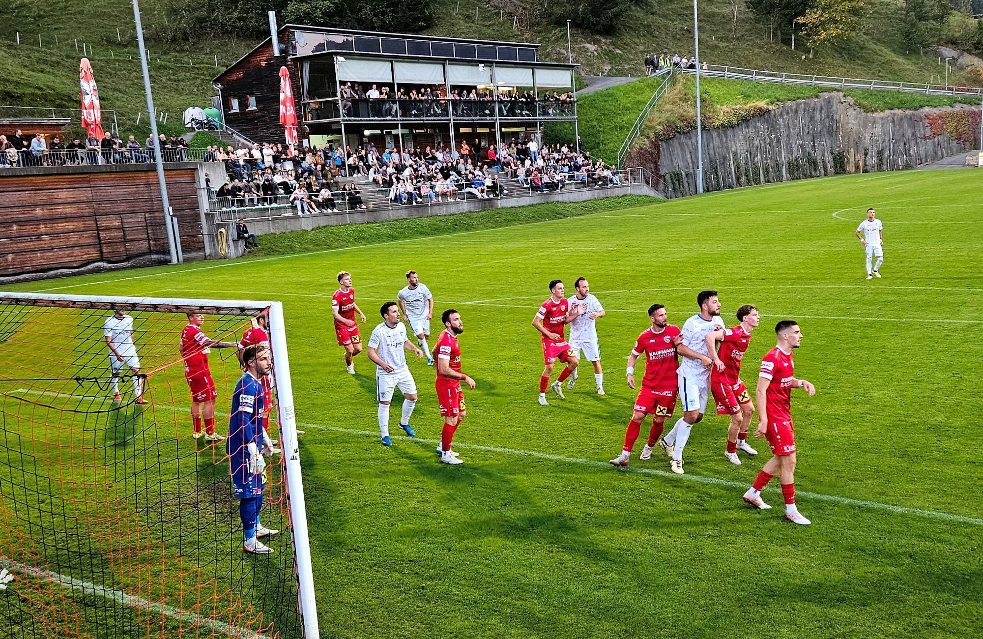 Der SV Lochau will im Heimspiel gegen den Dornbirner SV wieder punkten