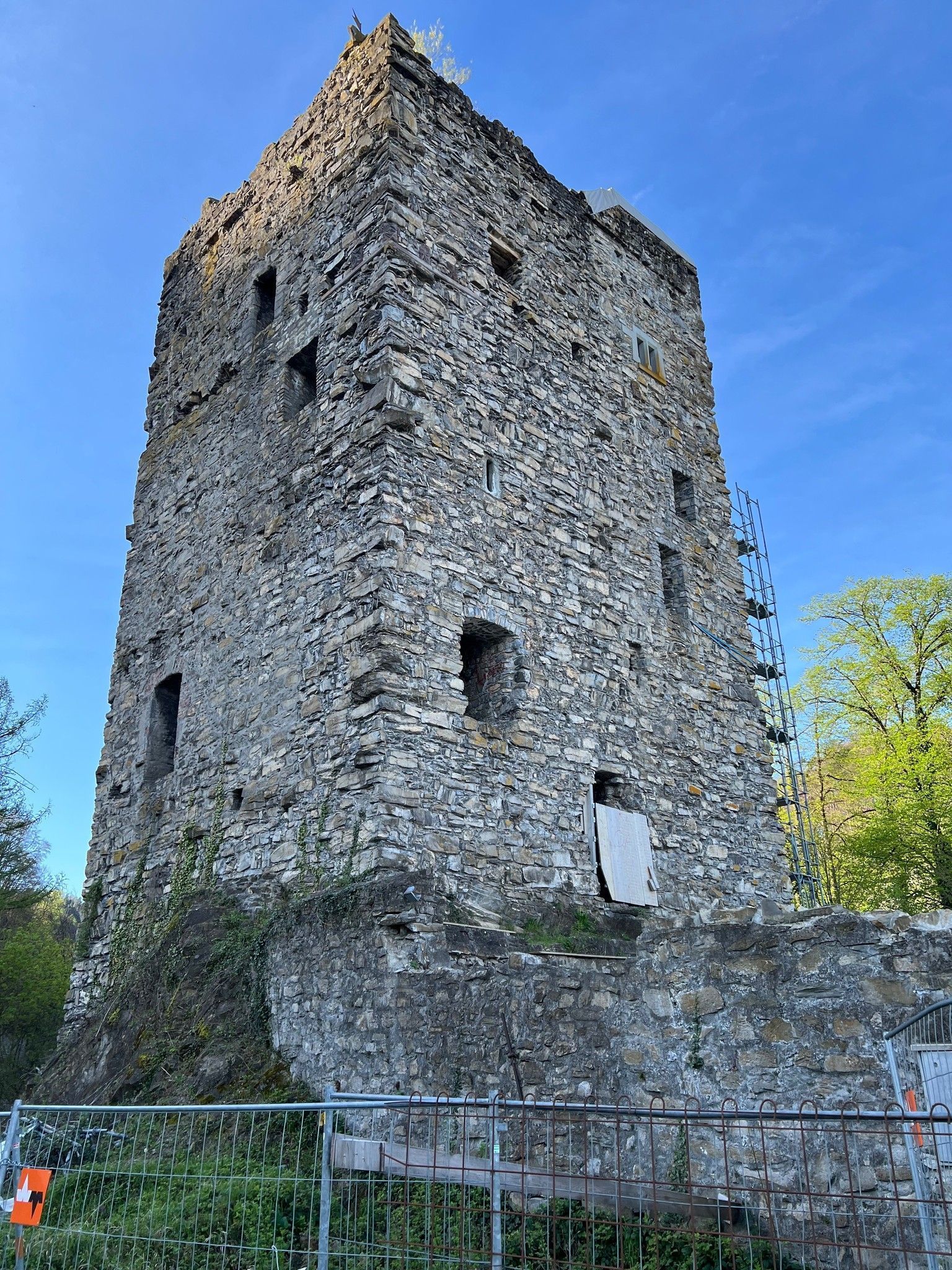 Sanierung der Burg Neu-Montfort geplant