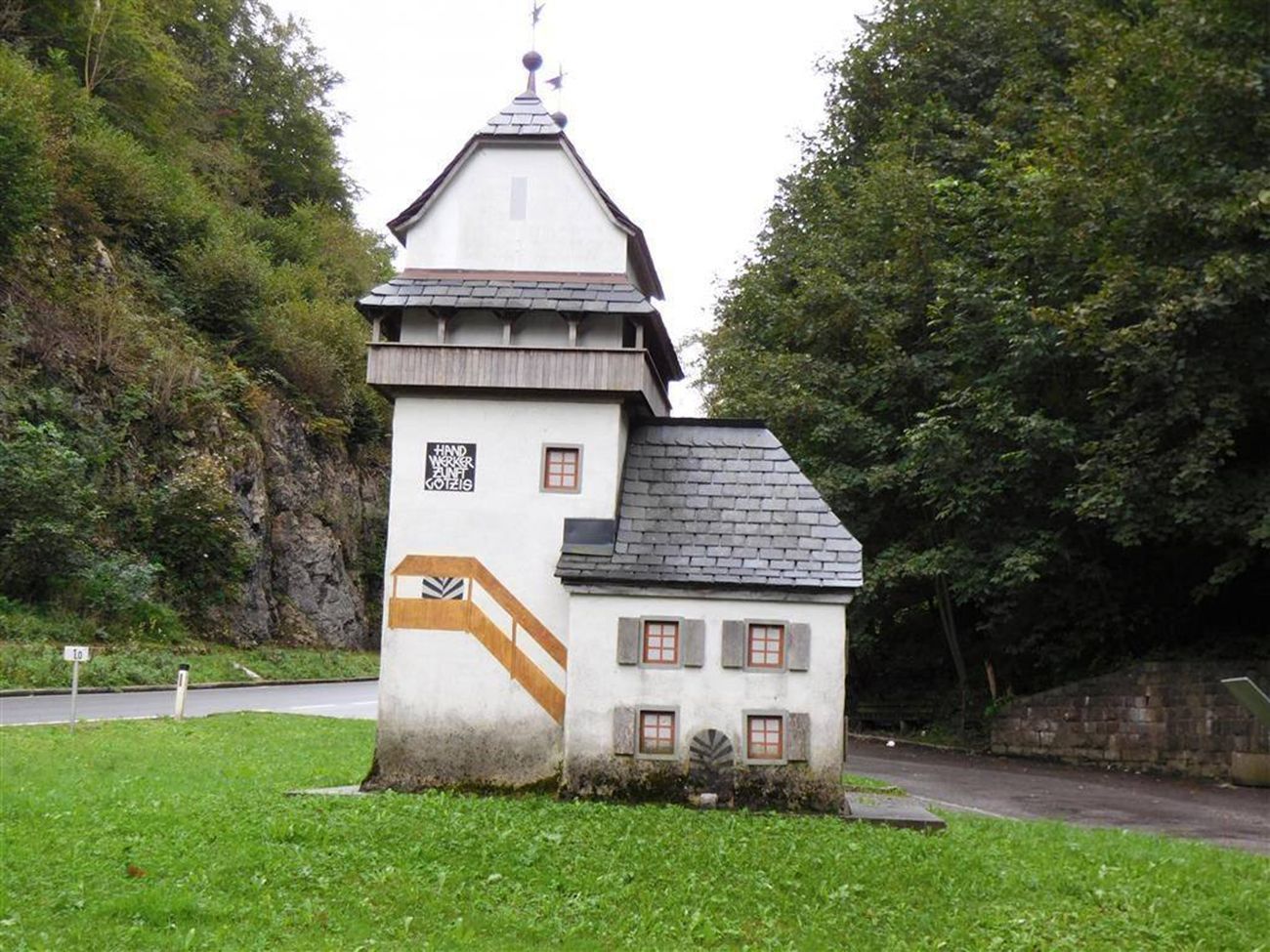 Sanierung der Burg Neu-Montfort geplant