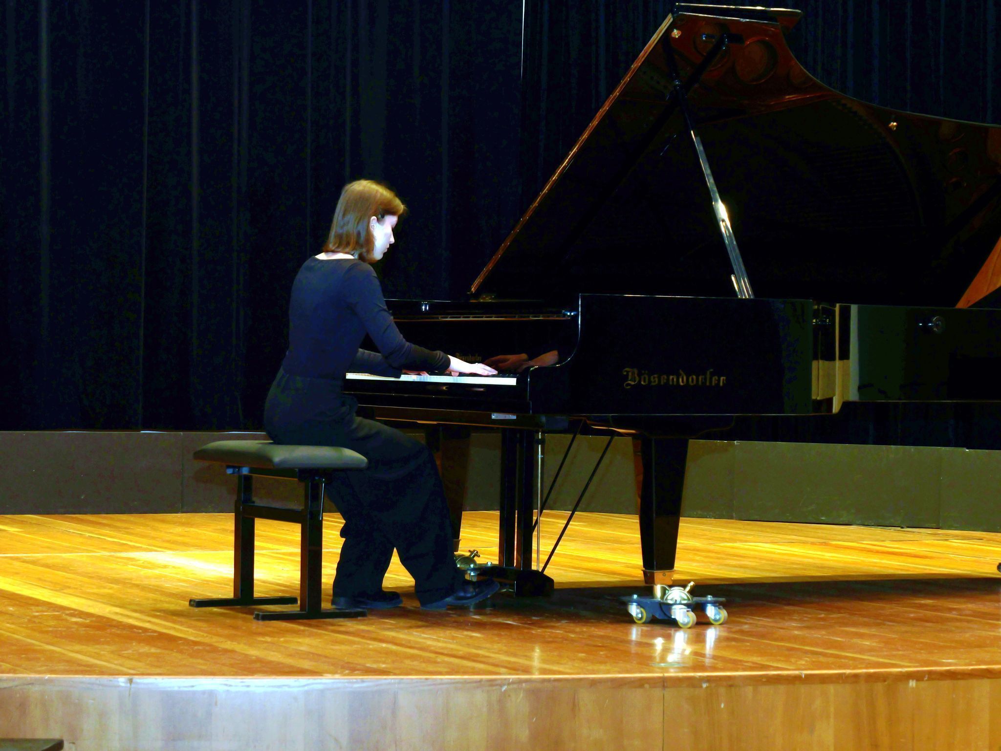 Drei Klassen auf einem Flügel