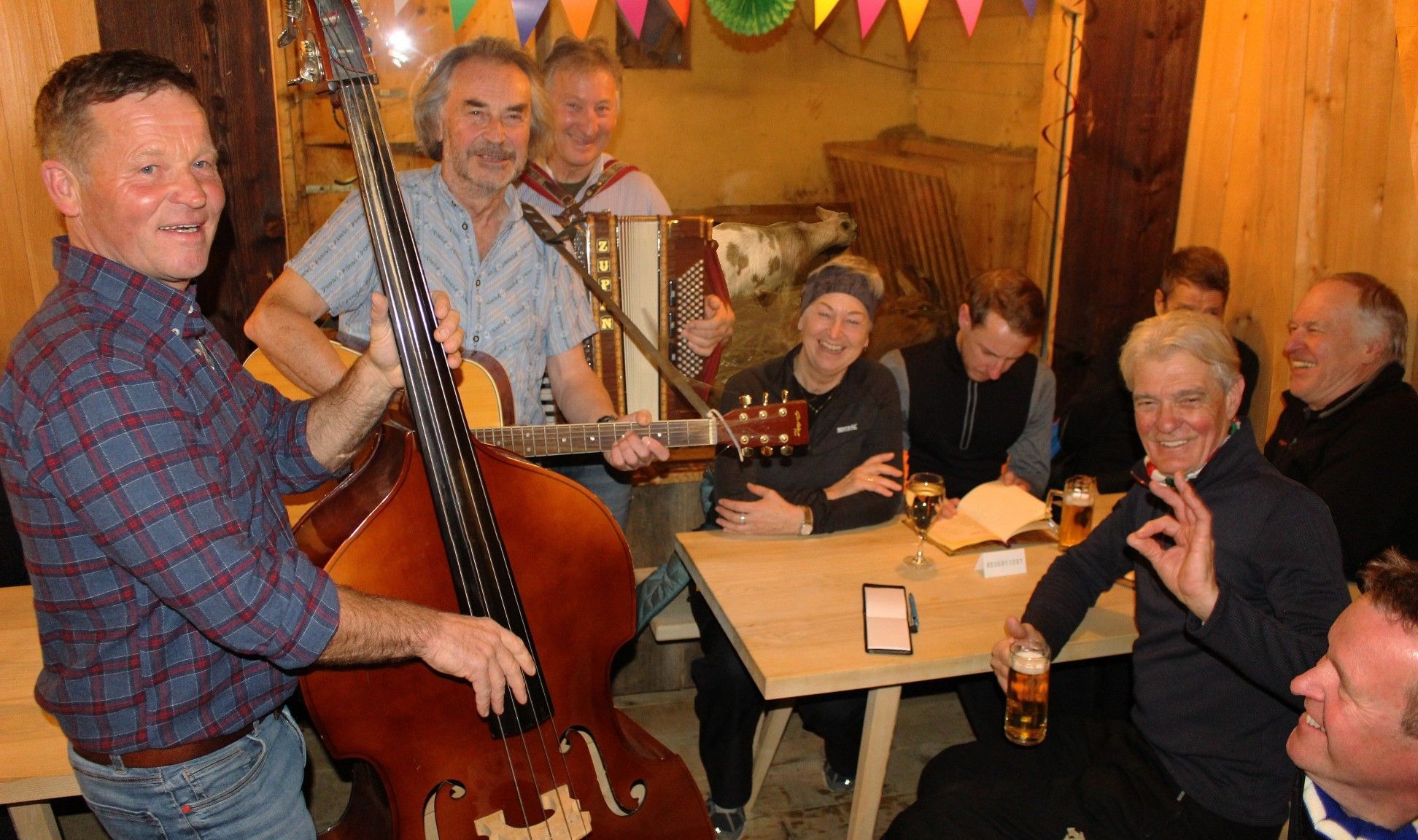 Après-Ski im Goaßstall von Nazes Hus