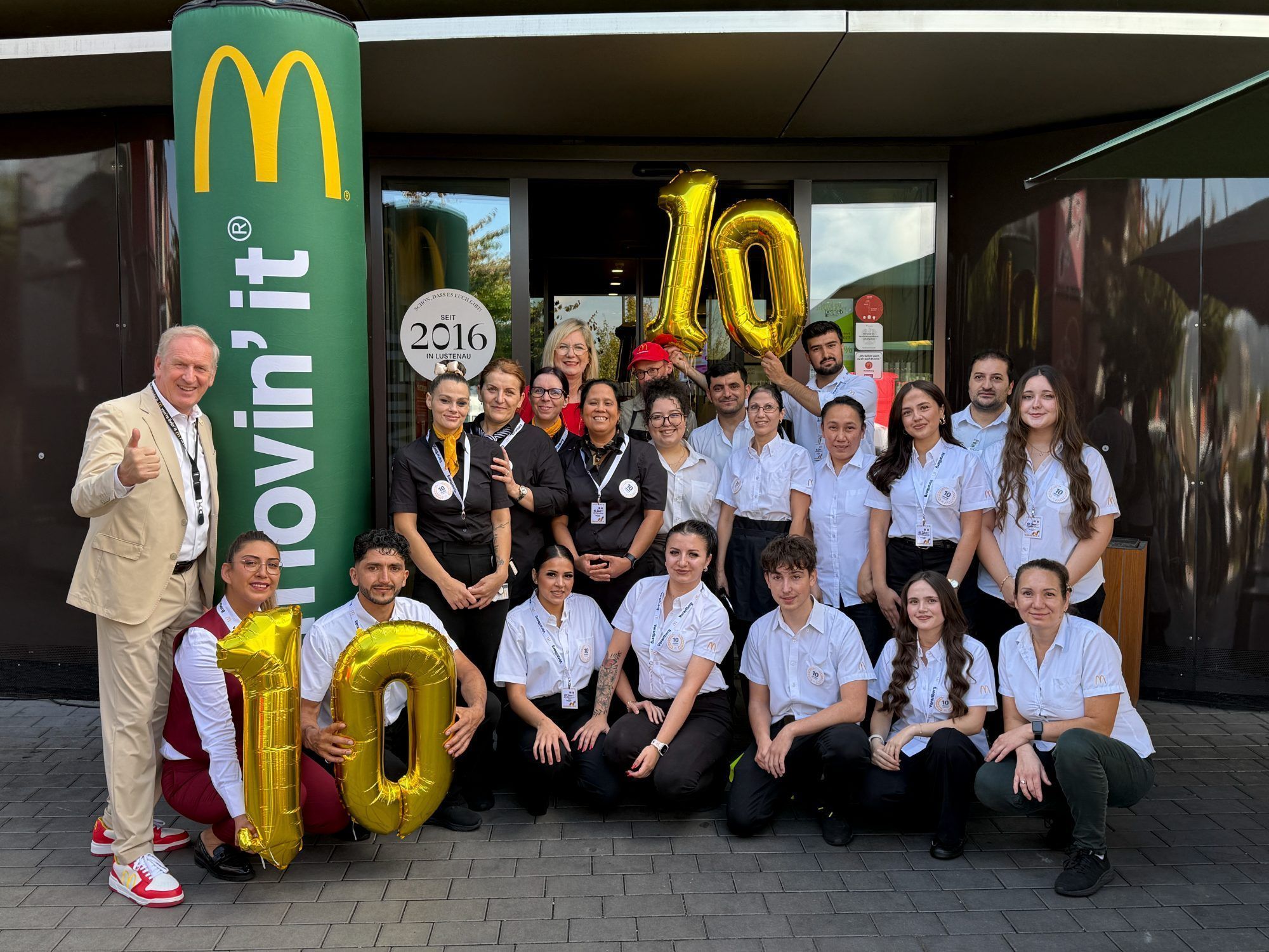 Geschmackvolles Jubiläum mit Burger, Pommes & Co.